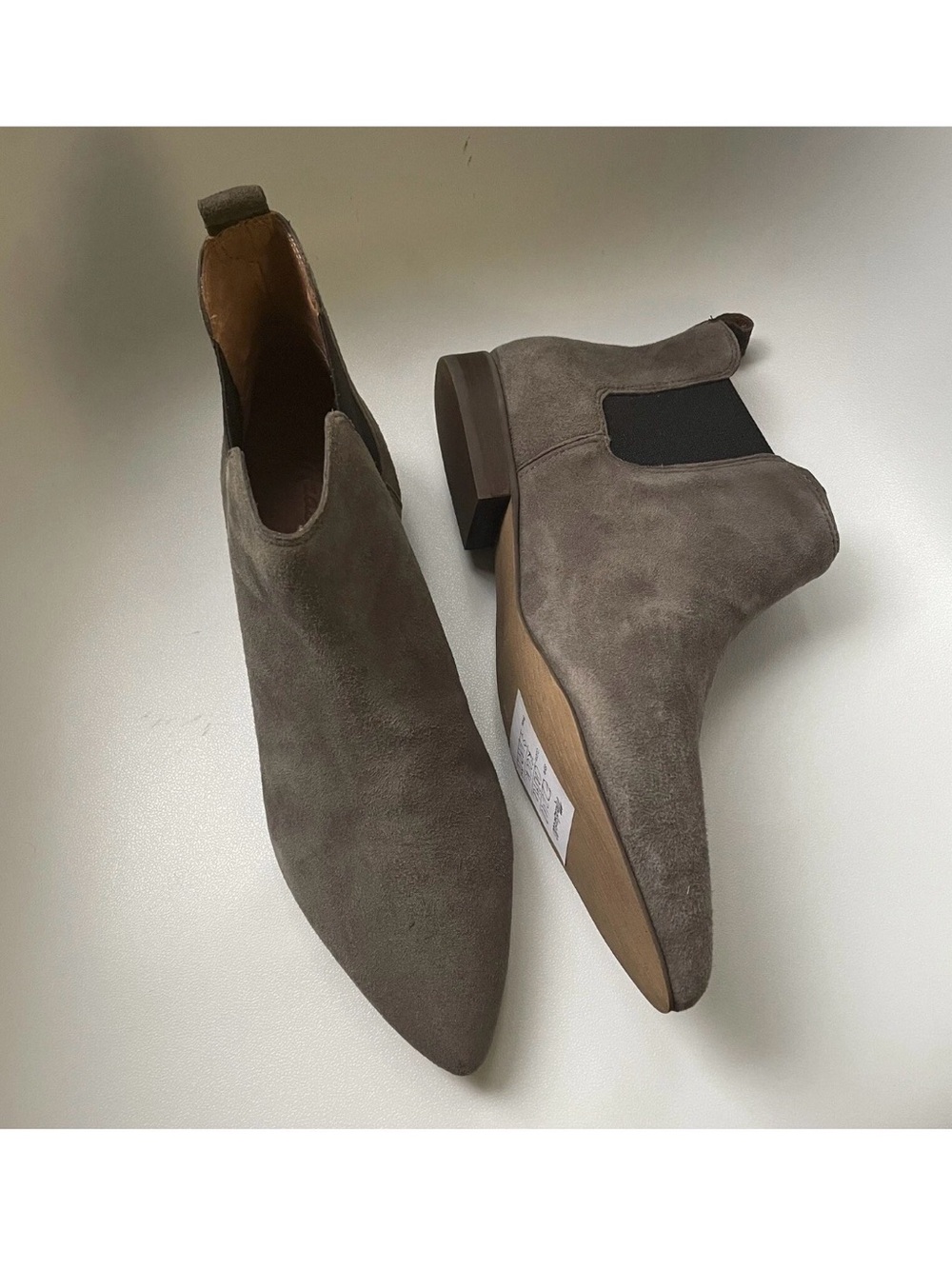 Madewell classic Women's Taupe Suede Pointed Chelsea Booties size 7.5 new in box